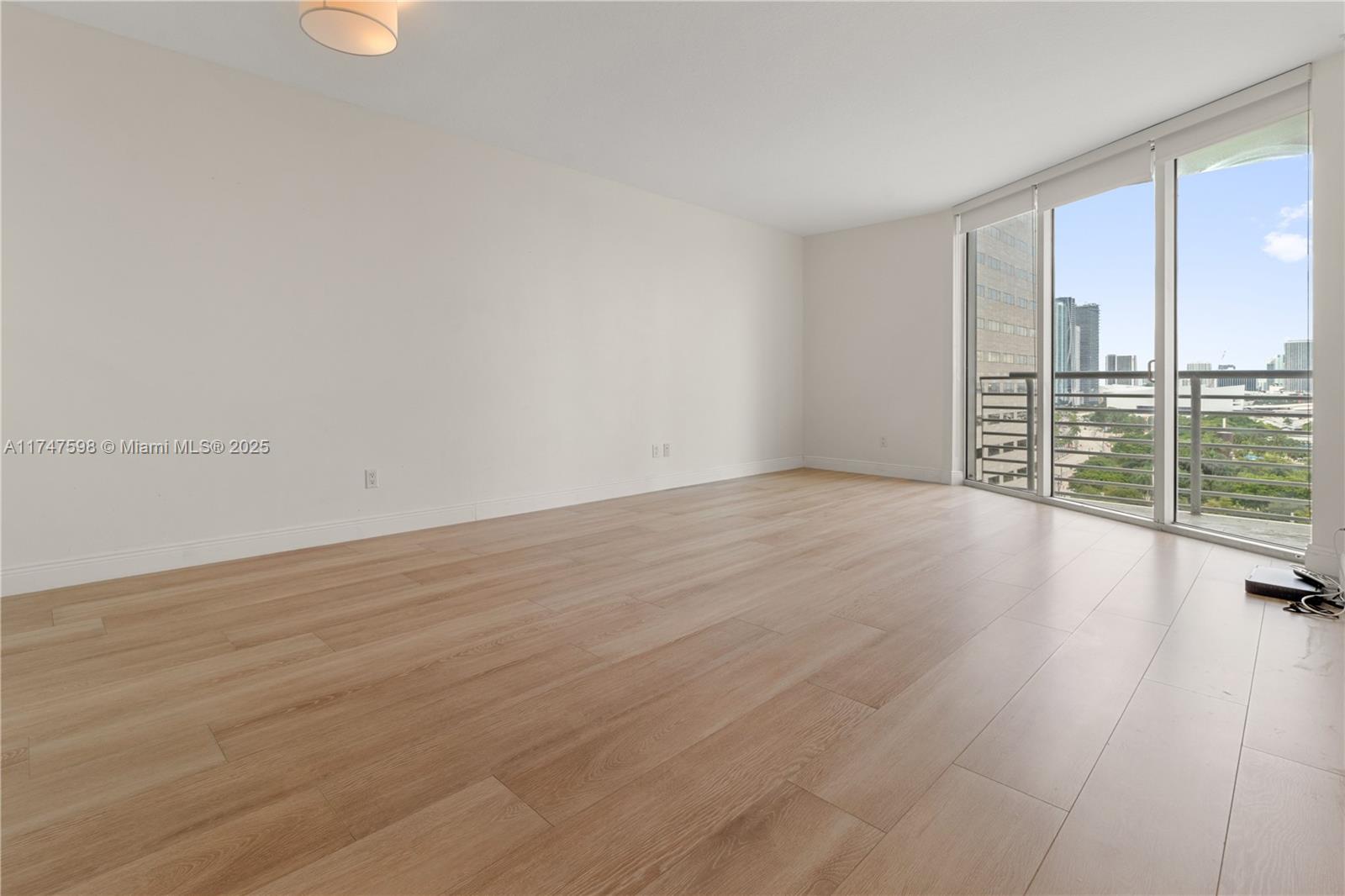 325 S Biscayne Blvd #1718, Miami FL 33131