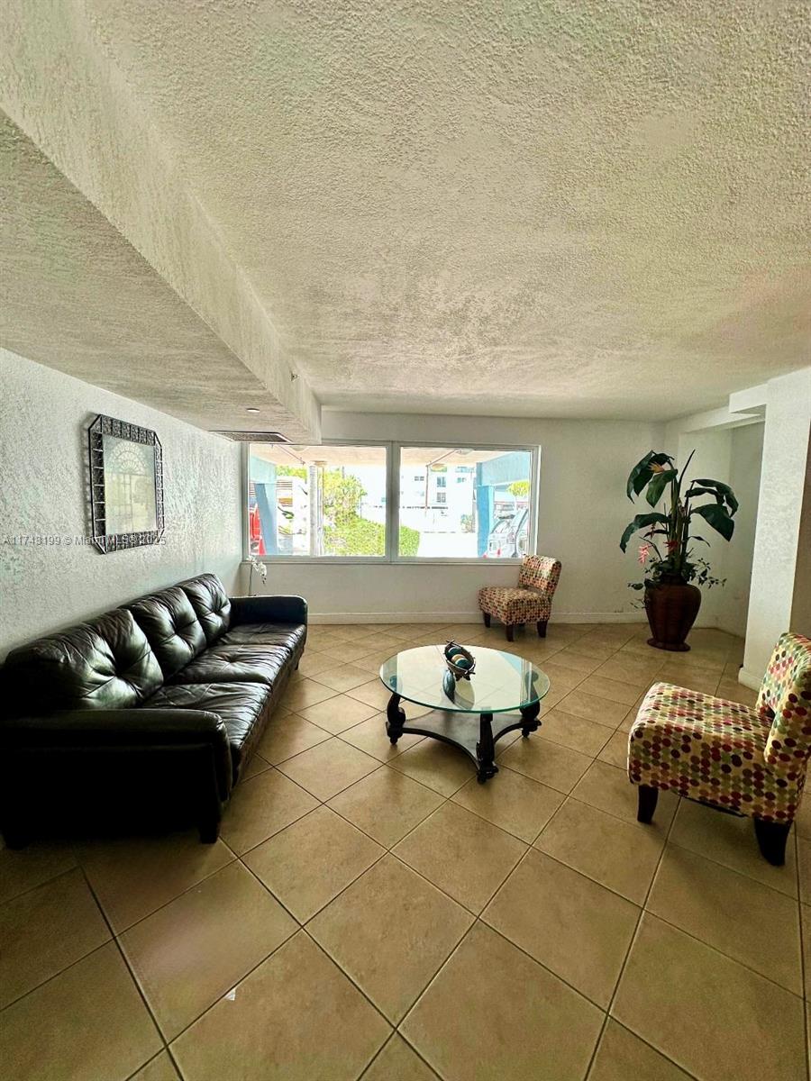 Residential, Miami Beach, Florida image 11