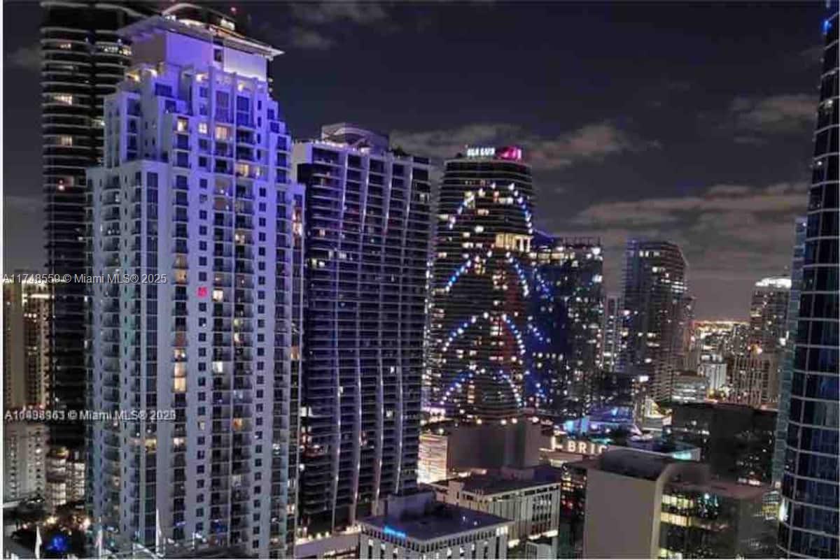 Condo for Sale in Miami, FL