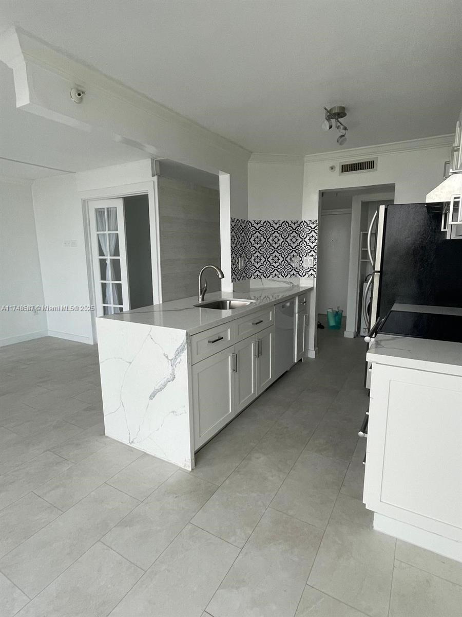 1688 West Ave #706, Miami Beach, Florida image 2