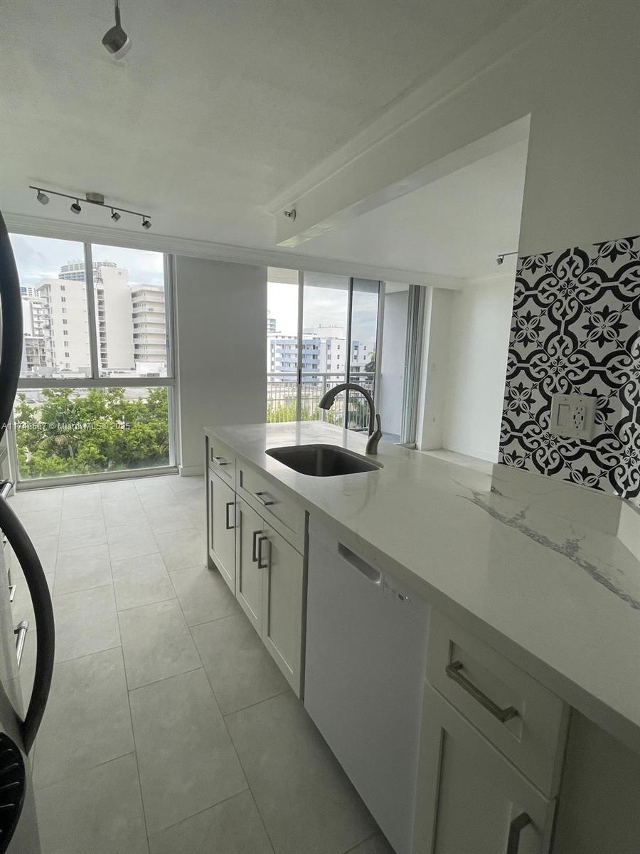 1688 West Ave #706, Miami Beach, Florida image 3