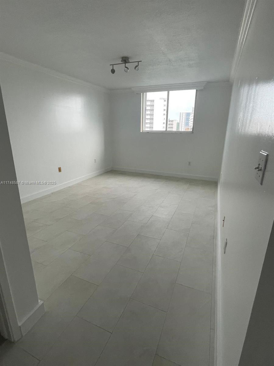 1688 West Ave #706, Miami Beach, Florida image 7