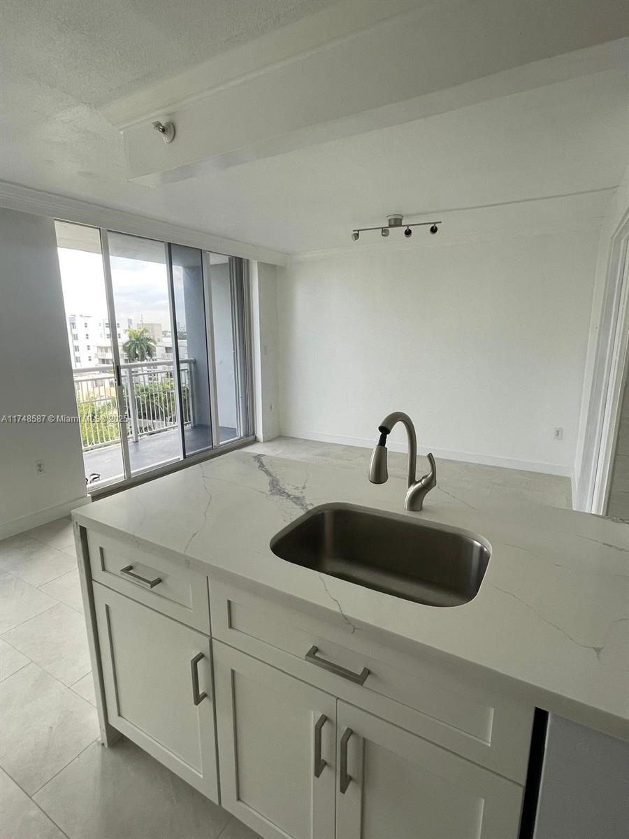 1688 West Ave #706, Miami Beach, Florida image 9