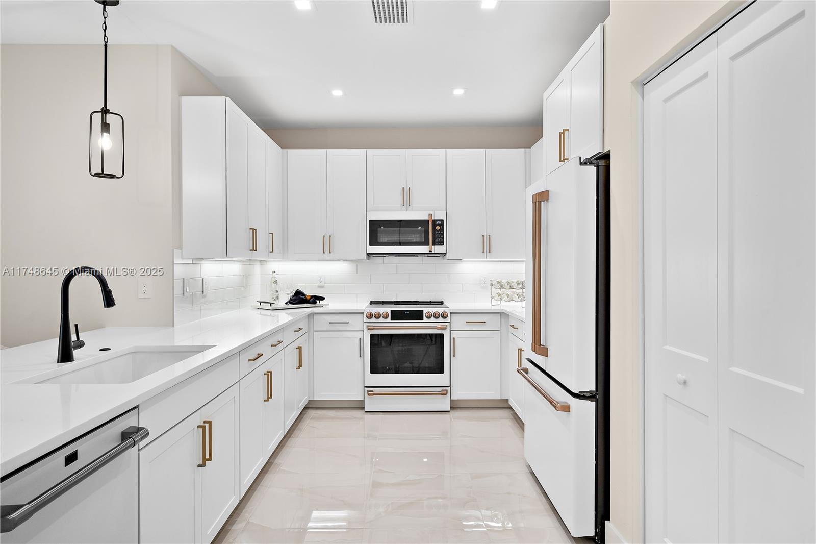 10951 Salt Bay Way, Fort Myers, Florida image 10