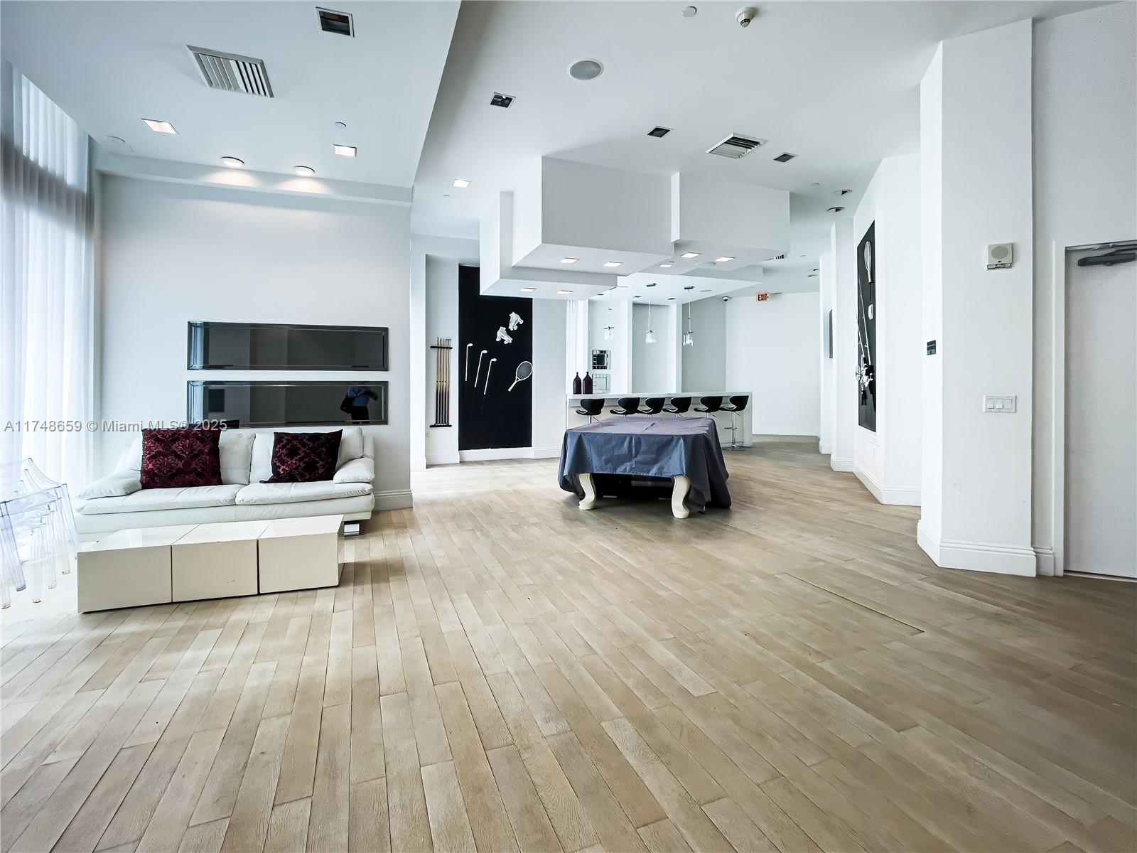 350 S Miami Ave #3910, Miami FL 33130