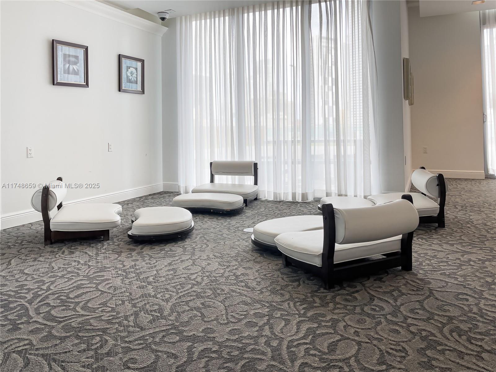 350 S Miami Ave #3910, Miami FL 33130