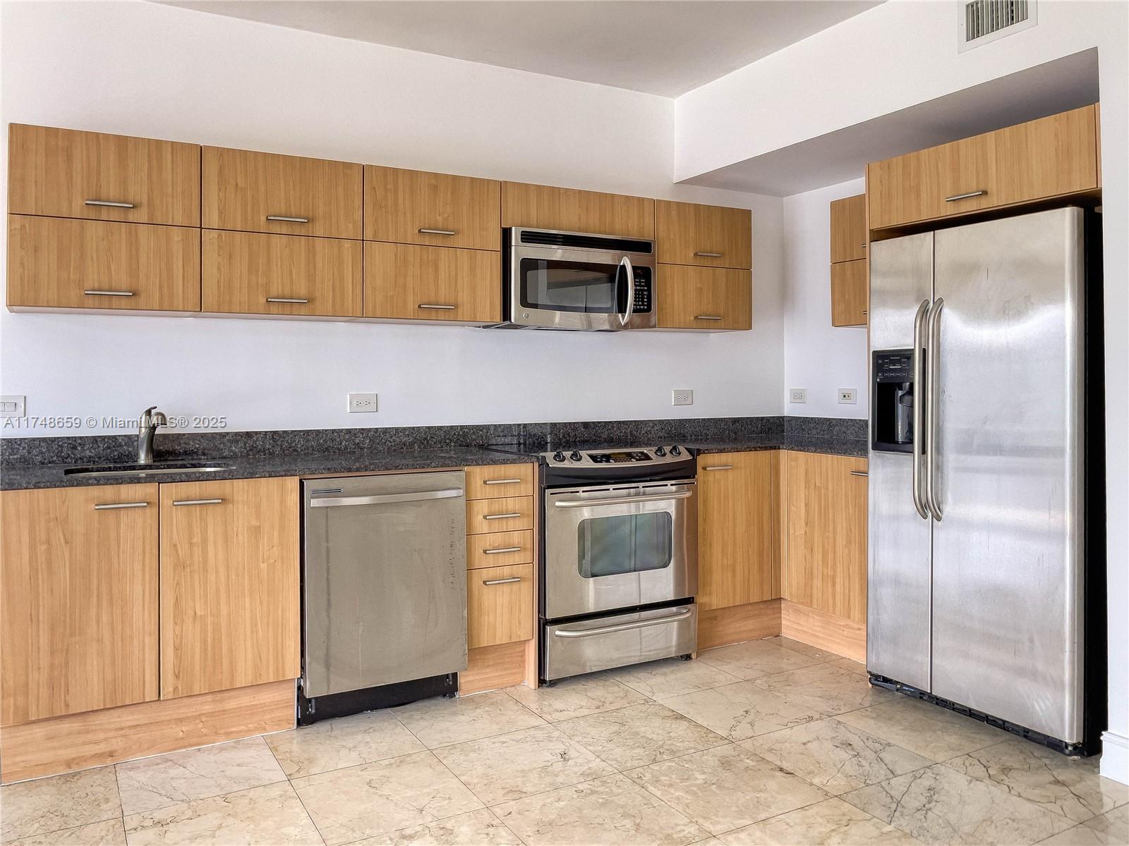 350 S Miami Ave #3910, Miami FL 33130