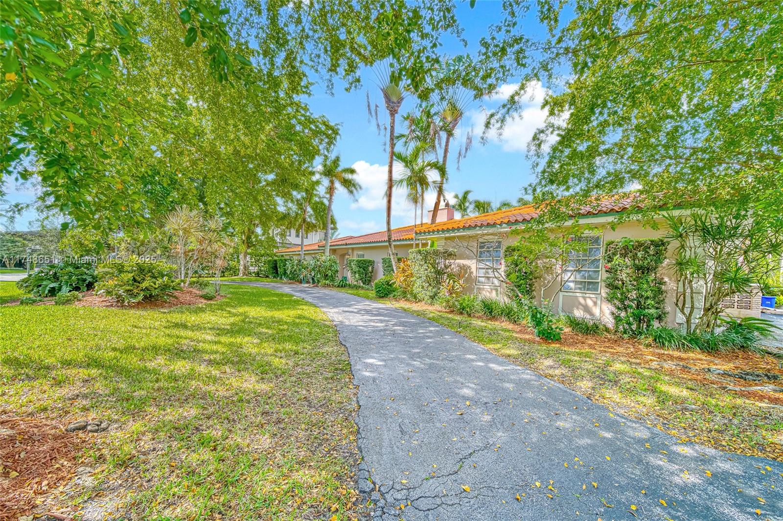 Listing Photo 11
