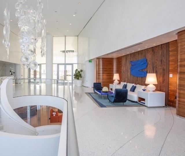 Apartamento à Venda em Sunny Isles Beach, FL