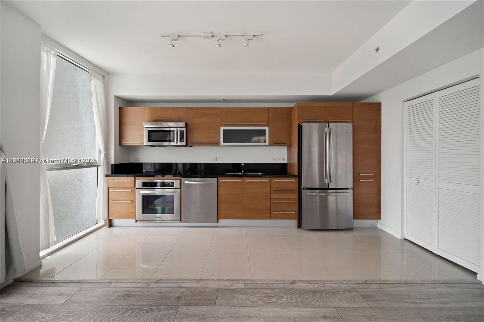 244 Biscayne Blvd #3607, Miami FL 33132