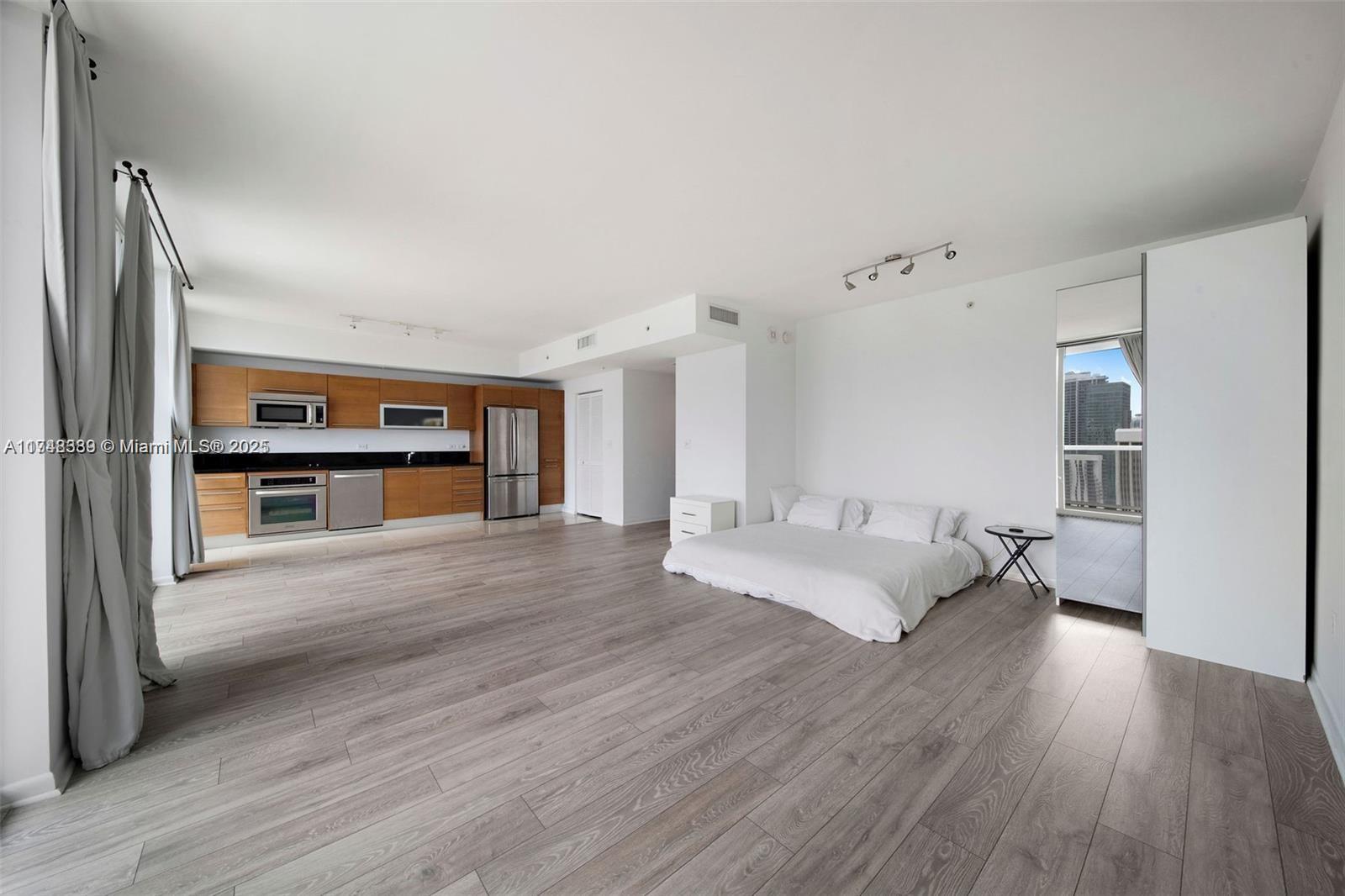 244 Biscayne Blvd #3607, Miami FL 33132