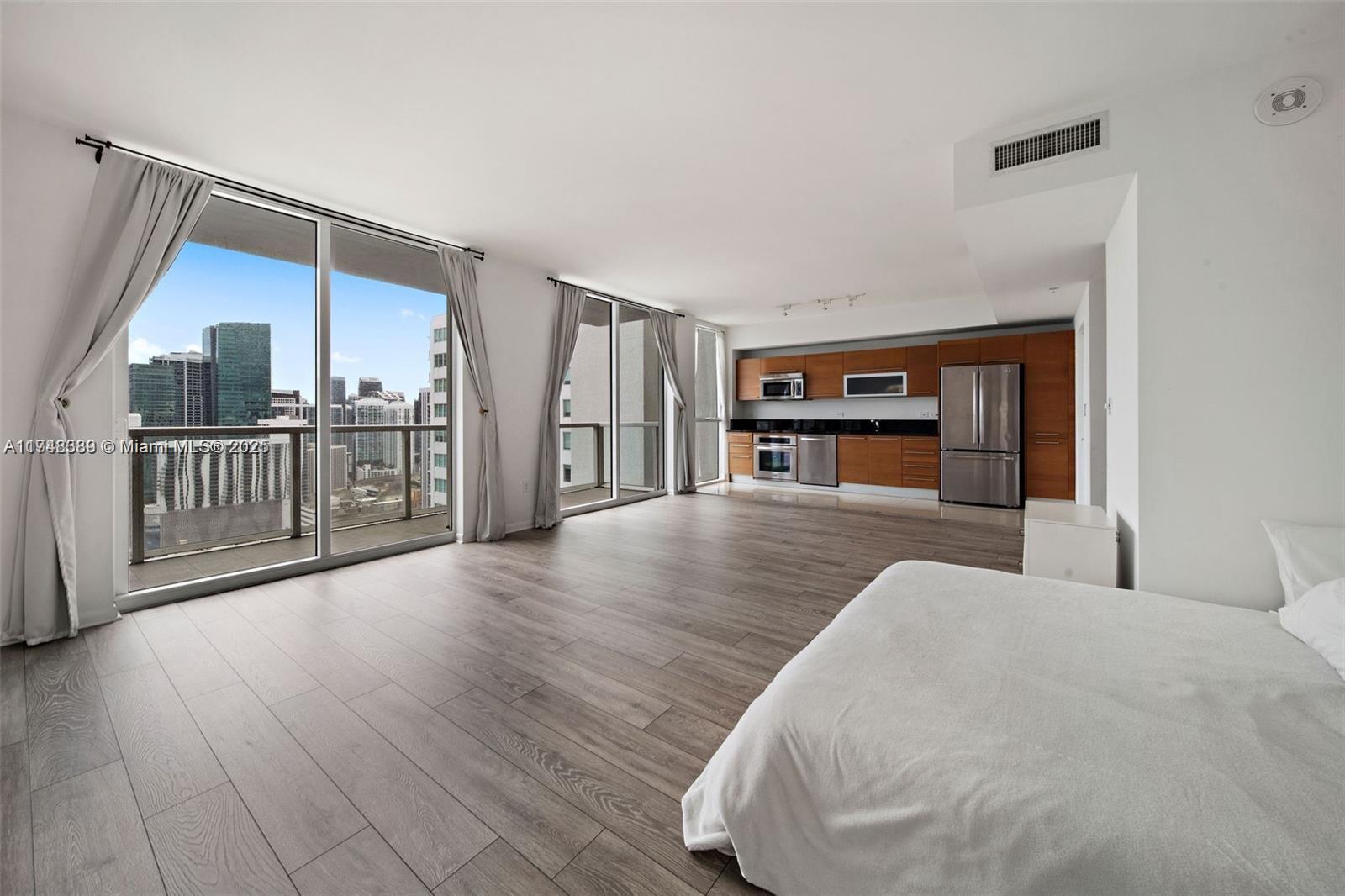 244 Biscayne Blvd #3607, Miami FL 33132