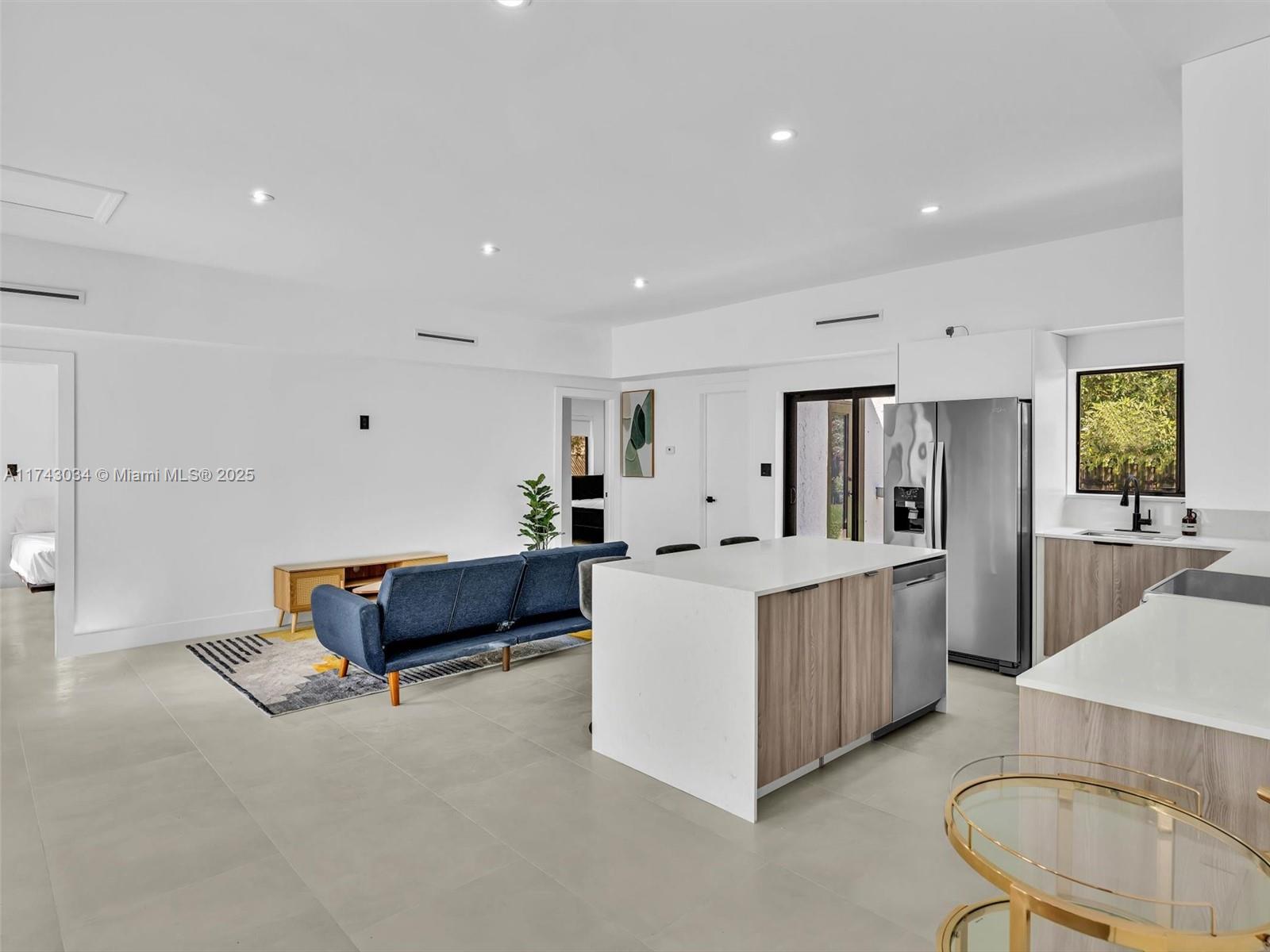 221 NE 4th St, Hallandale Beach, Florida image 18