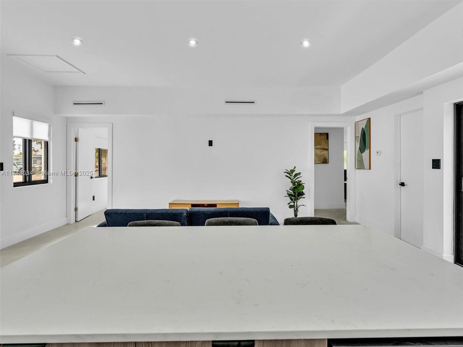 221 NE 4th St, Hallandale Beach, Florida image 19