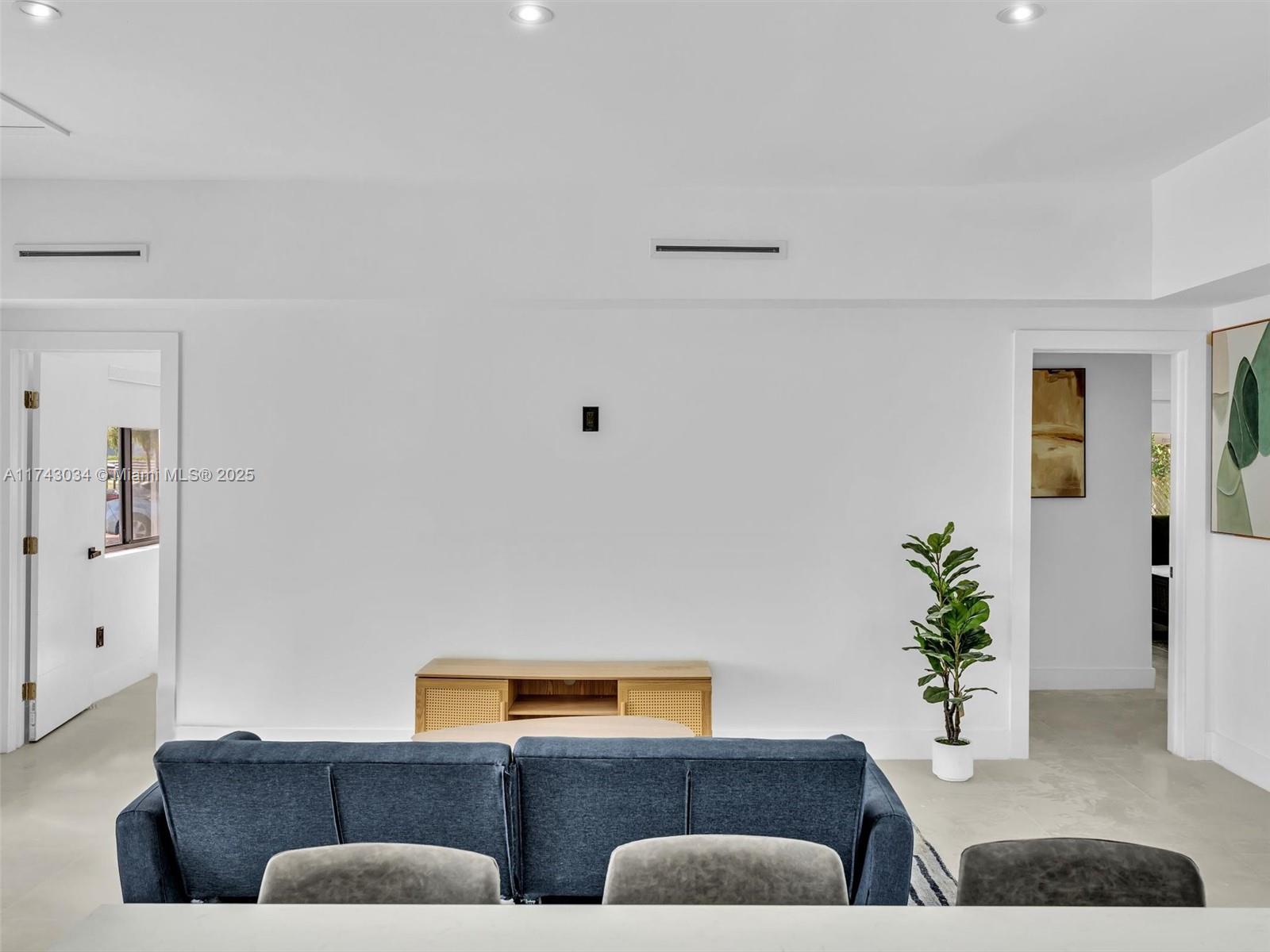 221 NE 4th St, Hallandale Beach, Florida image 20