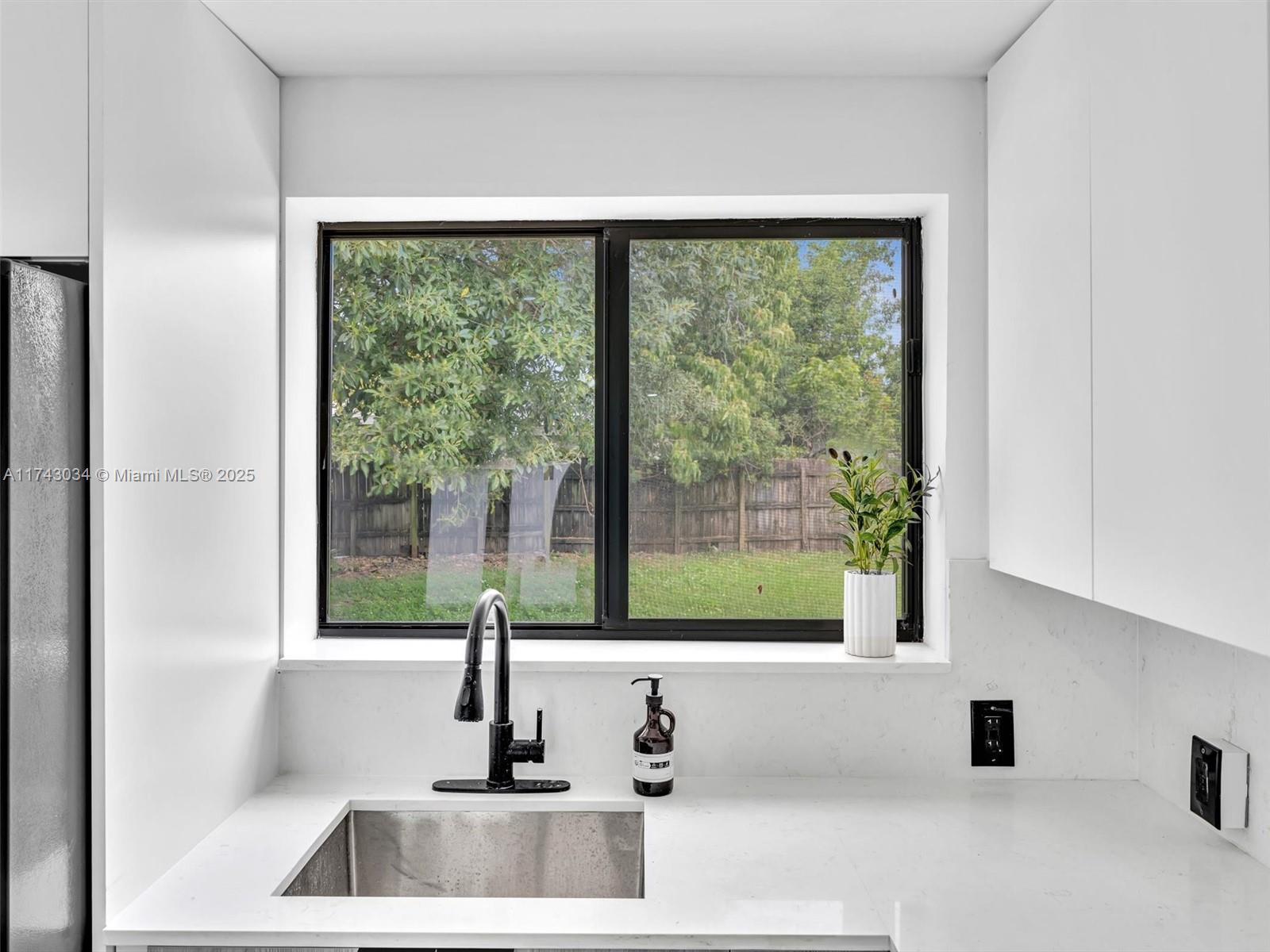 221 NE 4th St, Hallandale Beach, Florida image 28