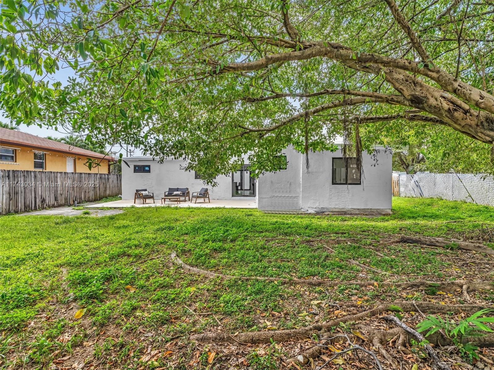 221 NE 4th St, Hallandale Beach, Florida image 31