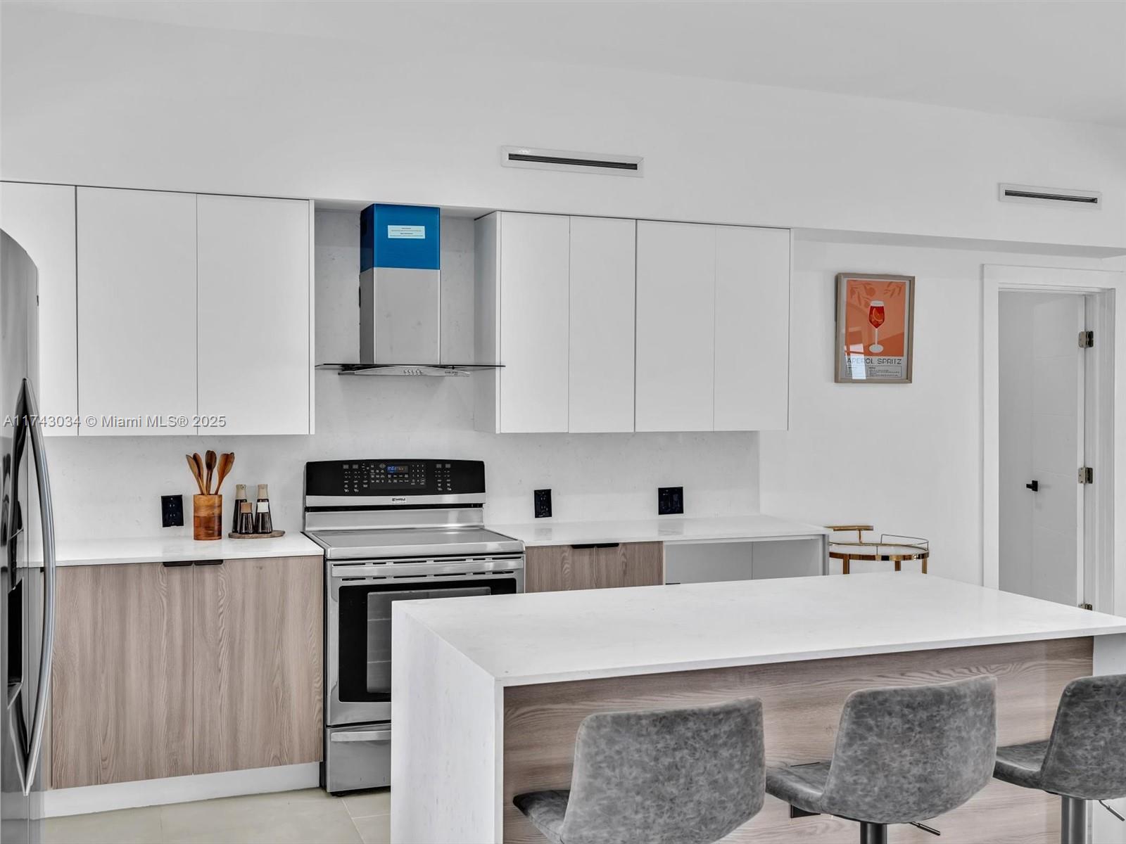 221 NE 4th St, Hallandale Beach, Florida image 33