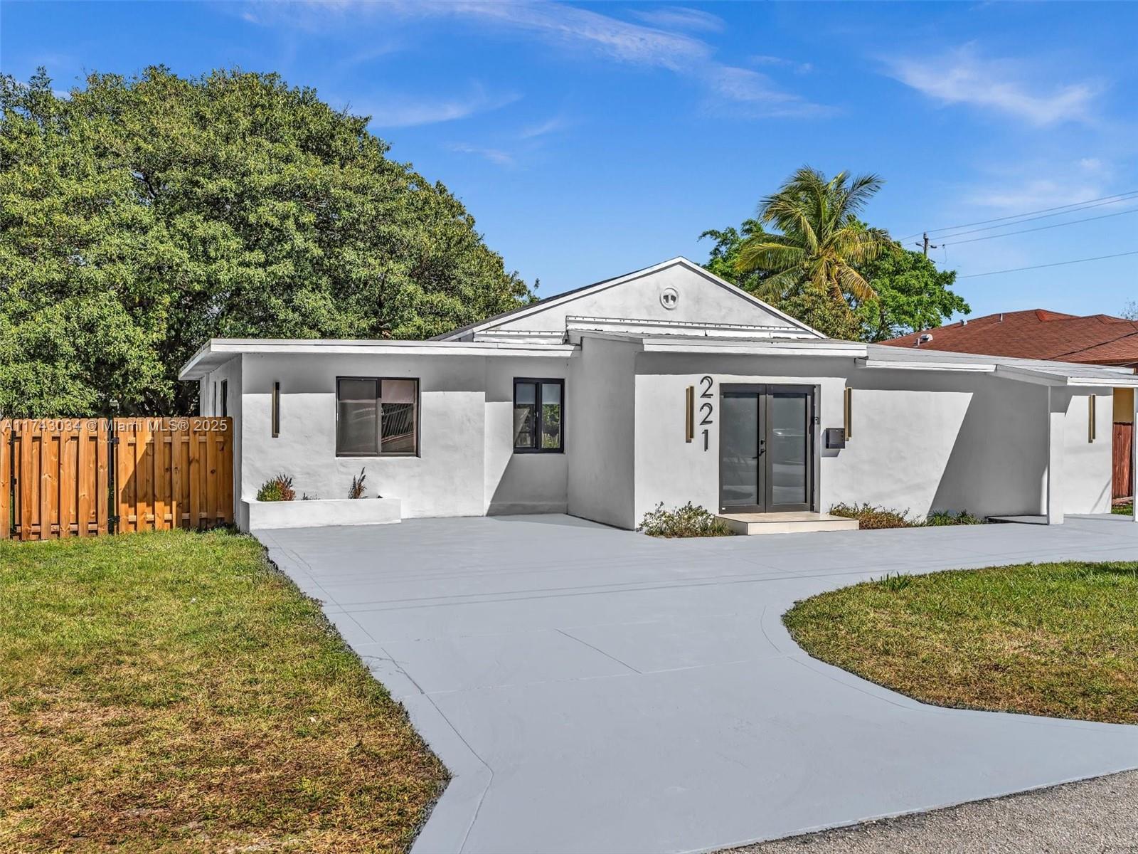 221 NE 4th St, Hallandale Beach, Florida image 4