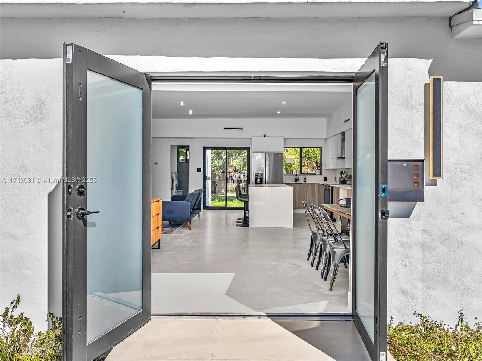 221 NE 4th St, Hallandale Beach, Florida image 7