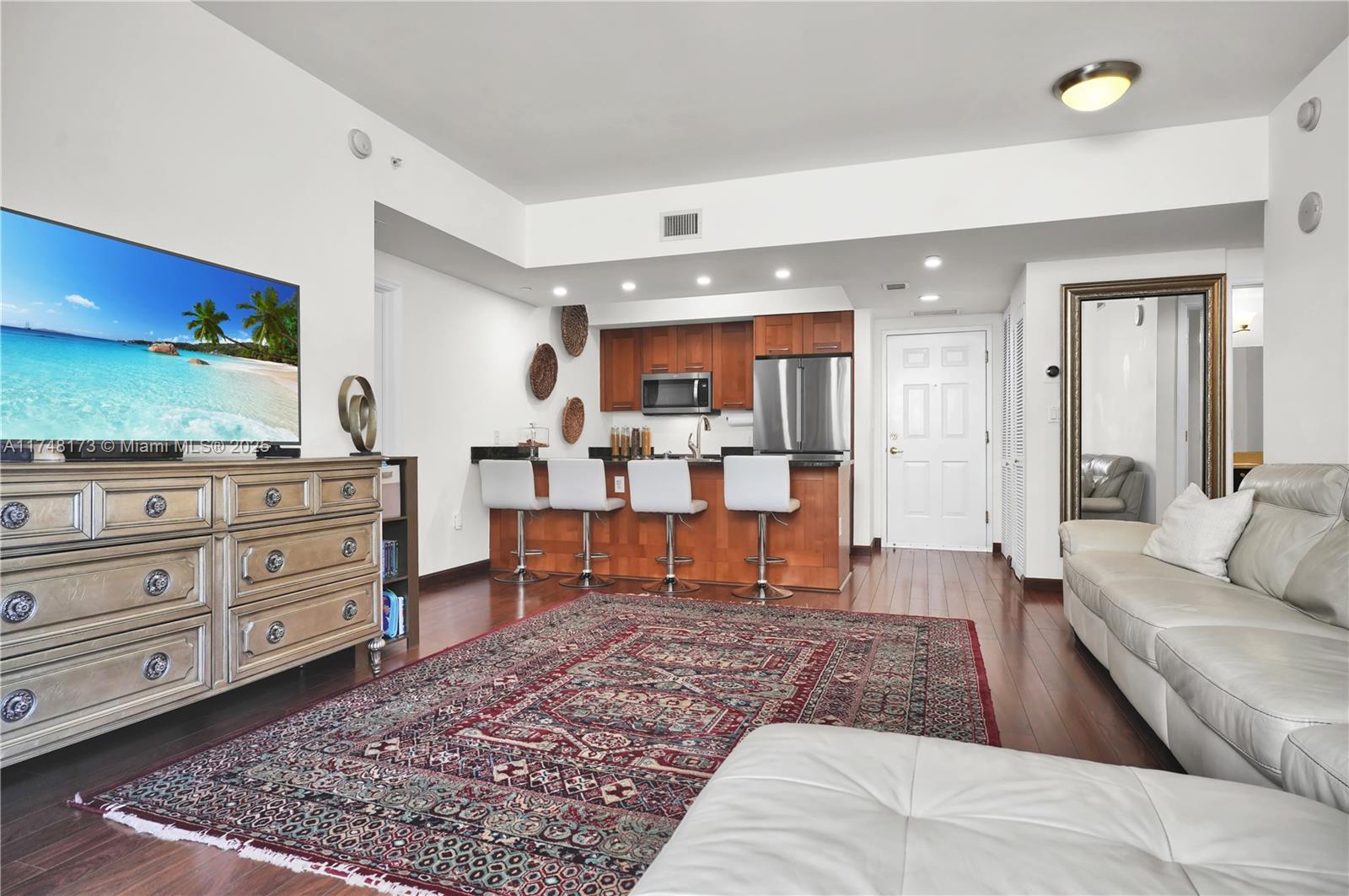 Listing Photo 9