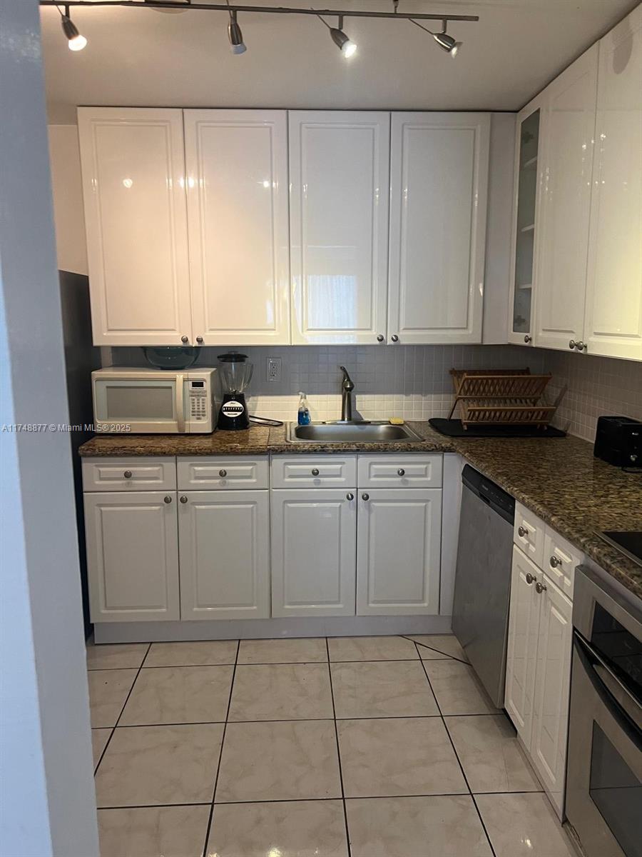 2750 NE 183rd St #801, Aventura, Florida image 6