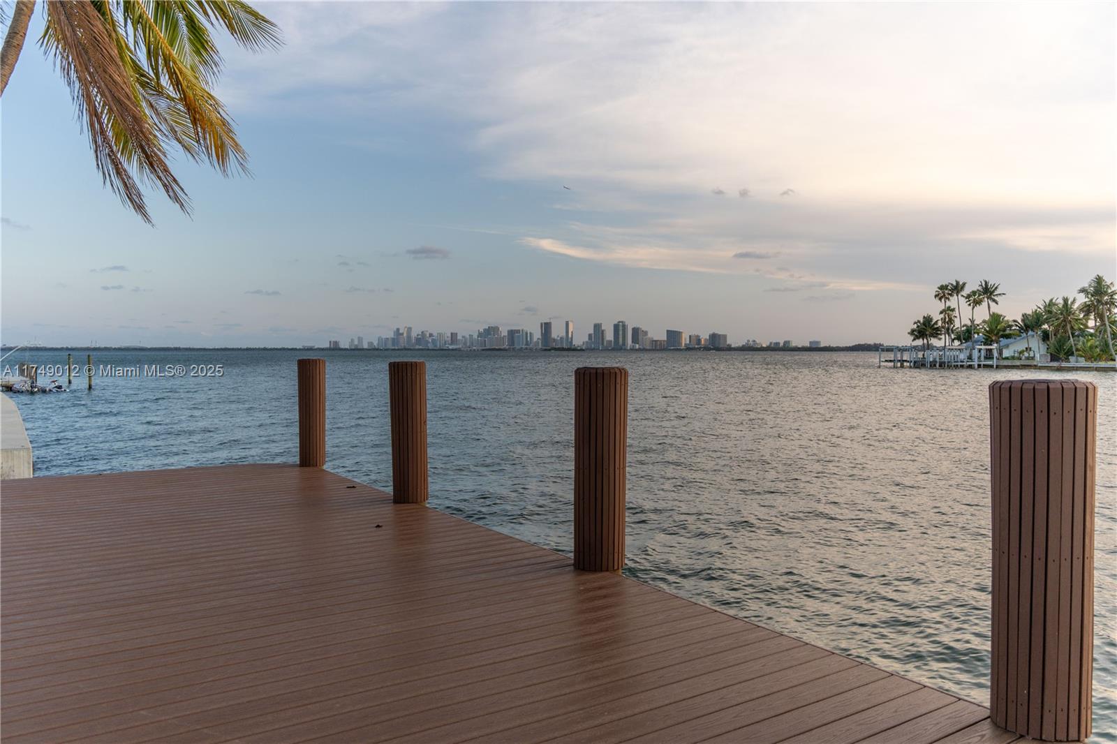 7508 W Treasure Dr, North Bay Village, Florida image 19