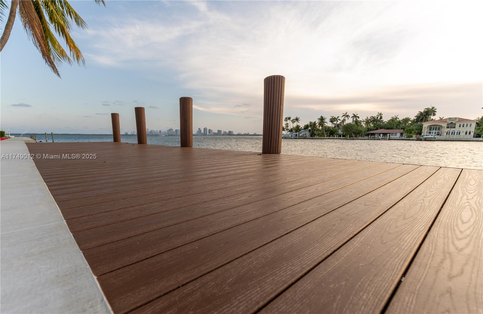 7508 W Treasure Dr, North Bay Village, Florida image 8