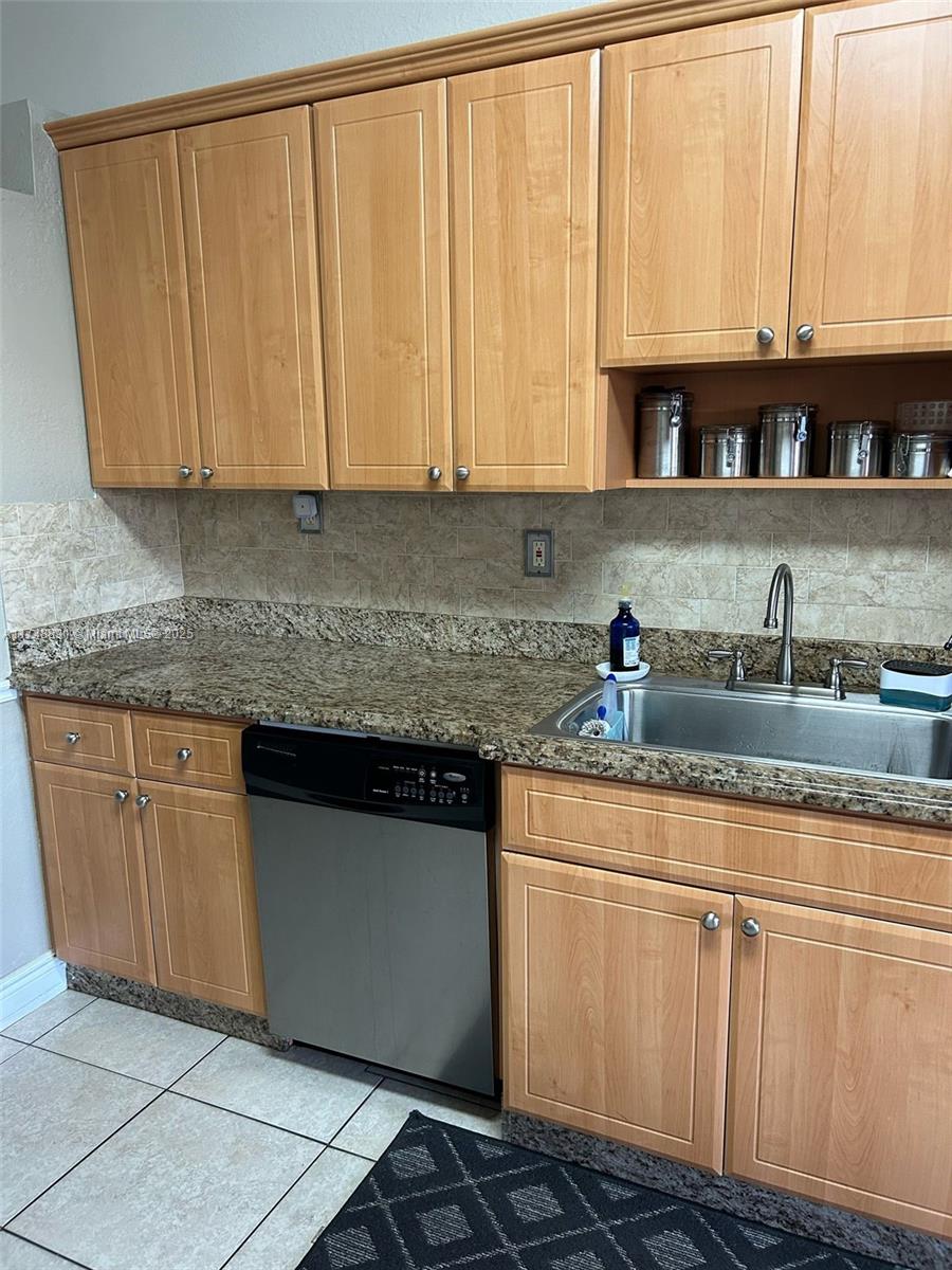 7659 NW 182nd Ln #806, Hialeah, Florida image 42