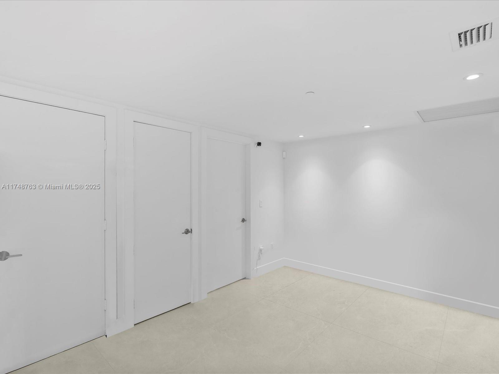 495 Brickell Ave #2305, Miami FL 33131