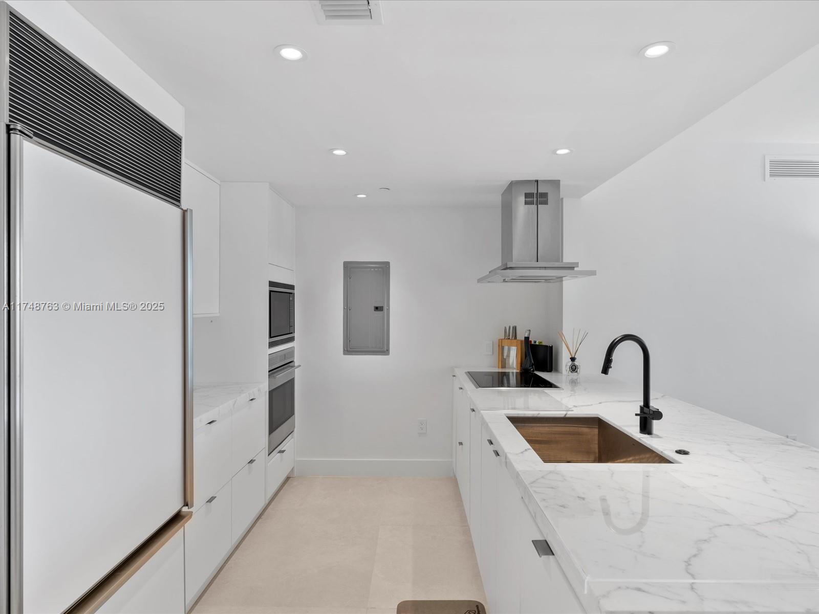 495 Brickell Ave #2305, Miami FL 33131