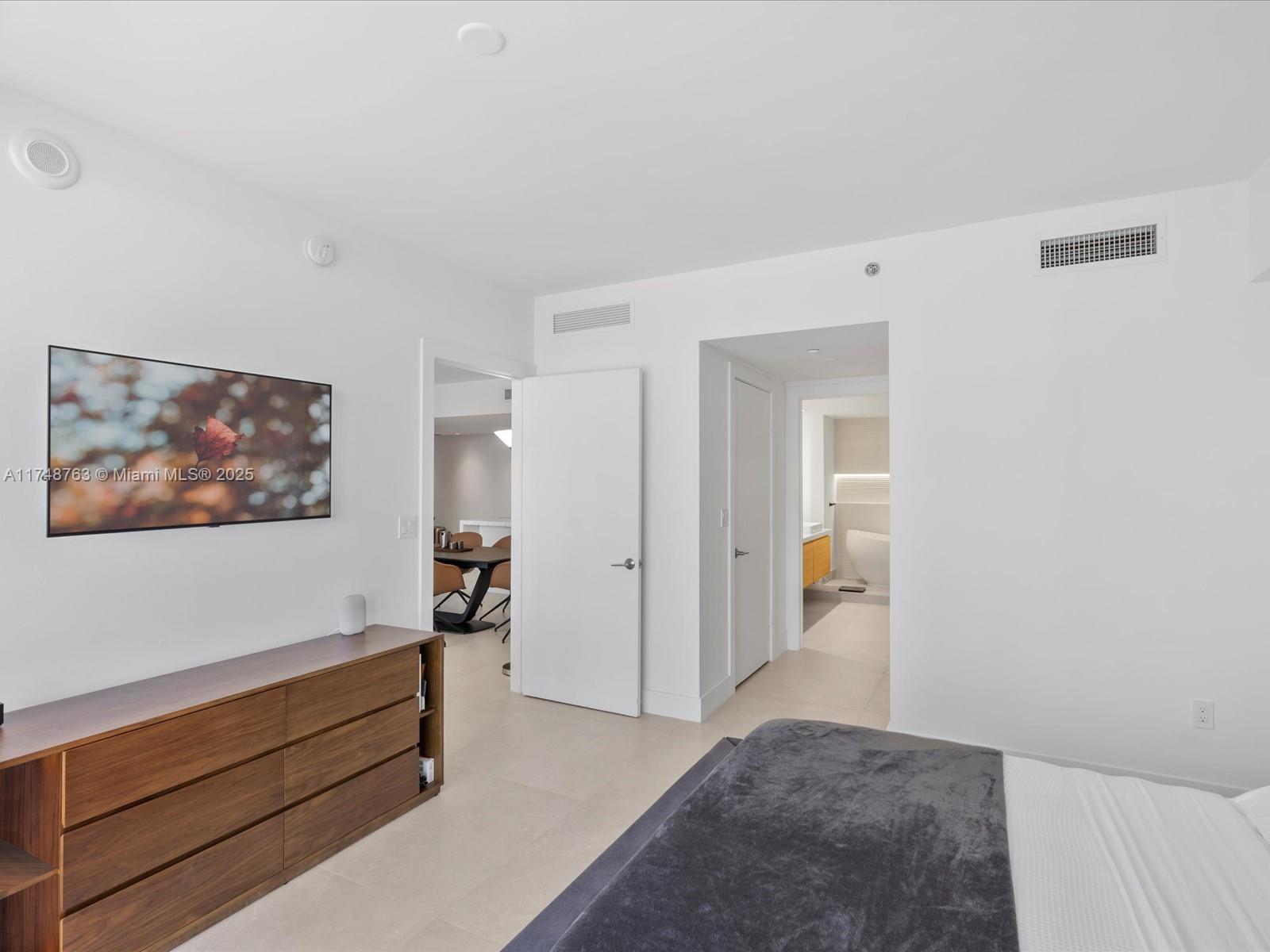 495 Brickell Ave #2305, Miami FL 33131