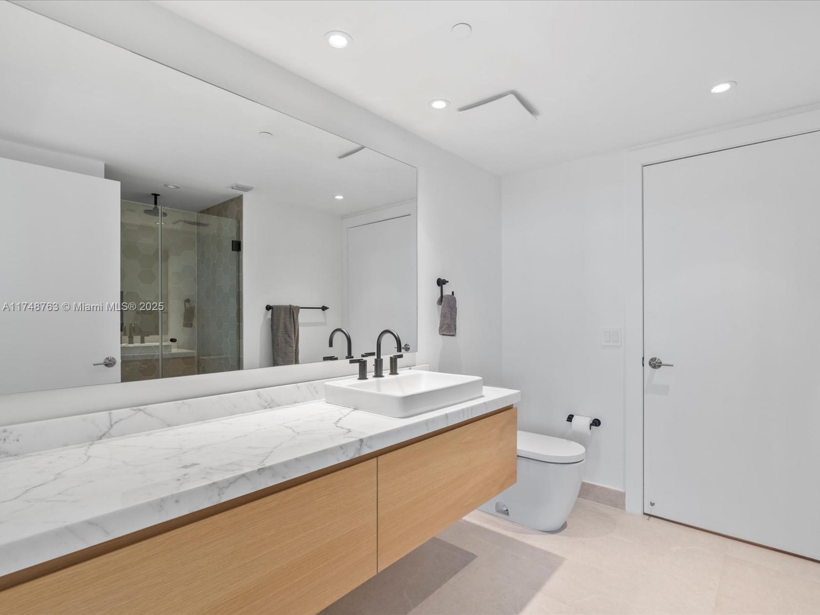 495 Brickell Ave #2305, Miami FL 33131