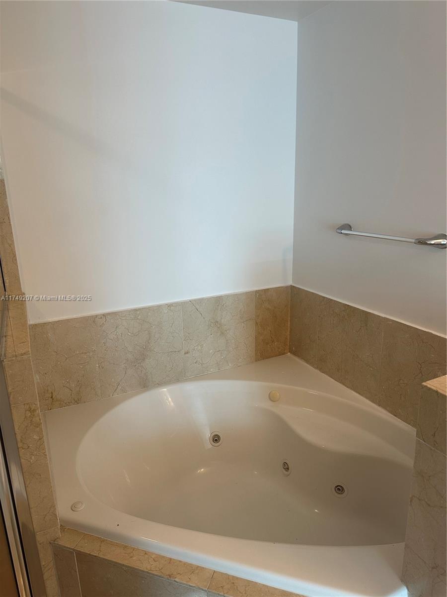 7900 Harbor Island Dr #1404, North Bay Village FL 33141