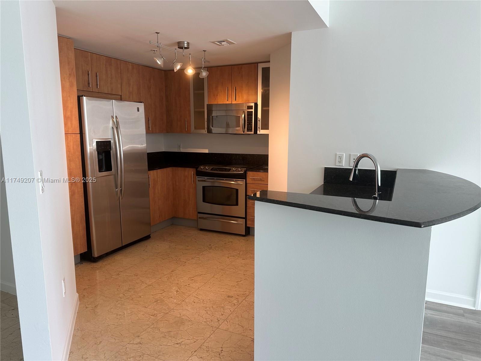 7900 Harbor Island Dr #1404, North Bay Village FL 33141