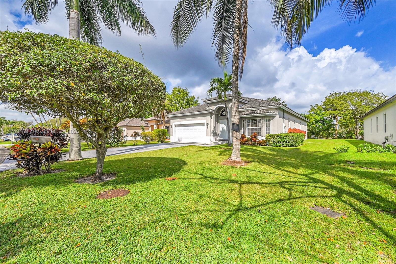 7095 E Tropical Way, Plantation, Florida image 3