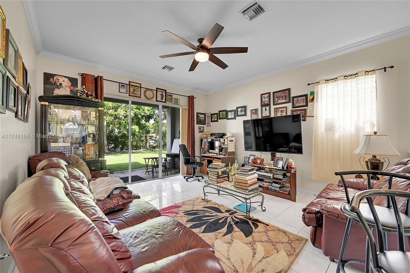 7095 E Tropical Way, Plantation, Florida image 9