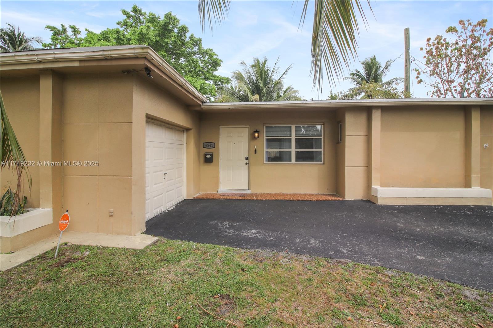 6841 NW 24th Ct, Sunrise, Florida image 2