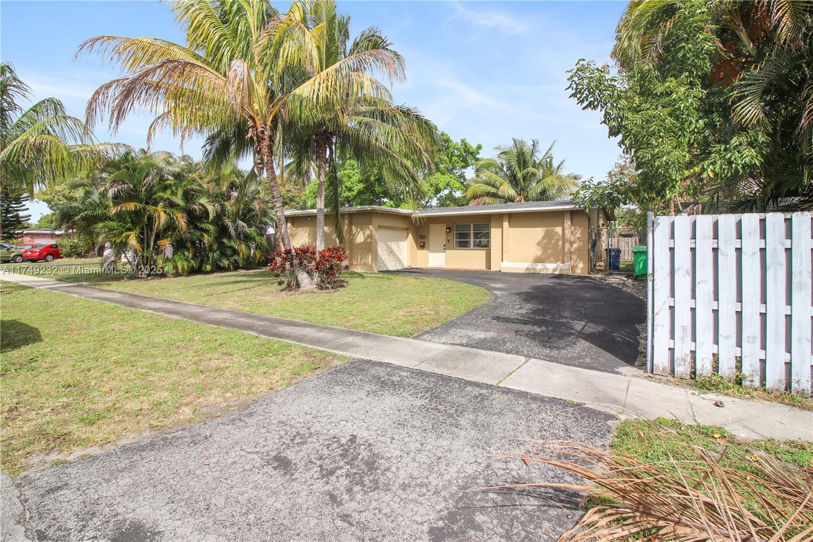 6841 NW 24th Ct, Sunrise, Florida image 5