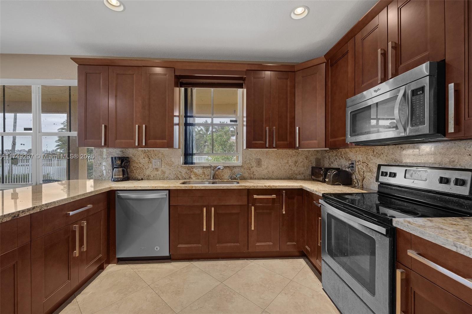 1050 Lavender Cir, Weston, Florida image 13