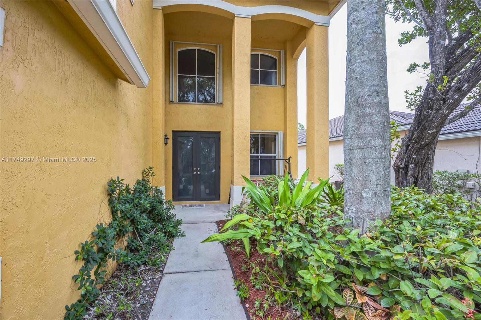 1050 Lavender Cir, Weston, Florida image 3