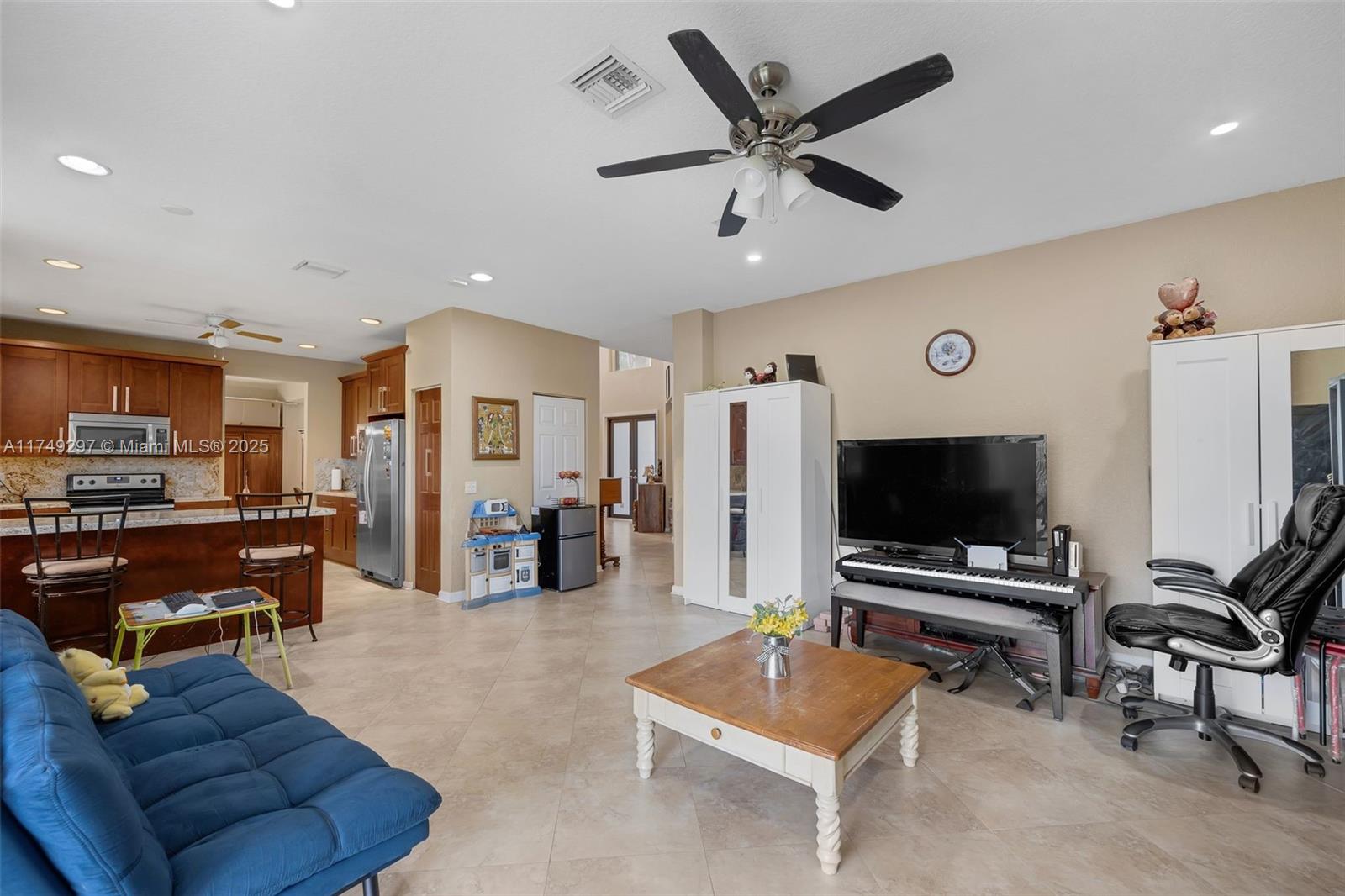 1050 Lavender Cir, Weston, Florida image 8