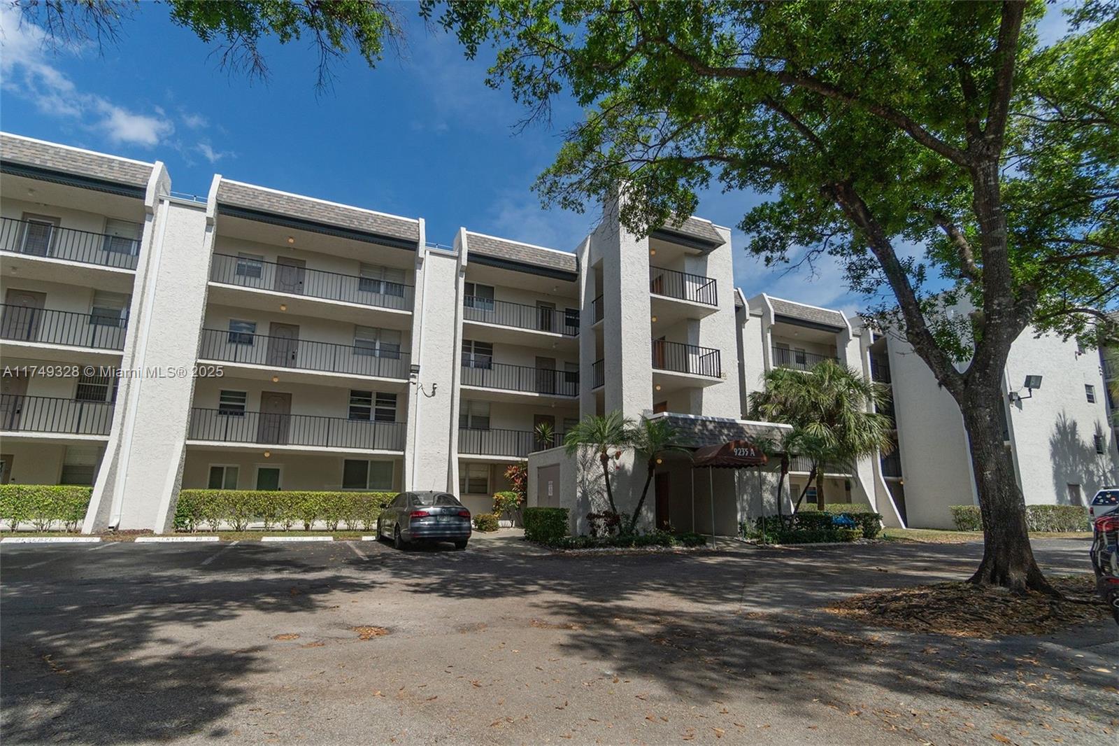 9235 Lagoon Pl #404, Davie, Florida image 1