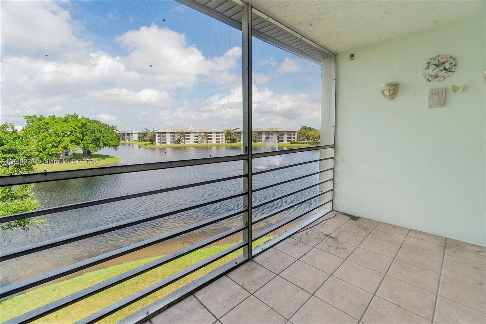 9235 Lagoon Pl #404, Davie, Florida image 4