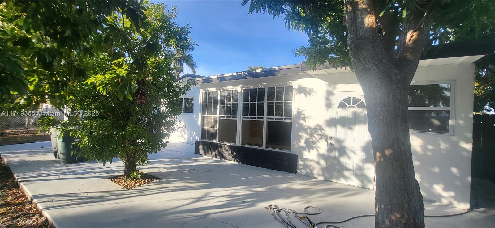 731 SW 3rd Ave, Hallandale Beach, Florida image 17