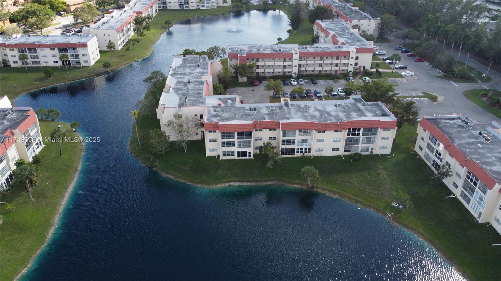 2800 W Sunrise Lakes Dr #101, Sunrise, Florida image 36