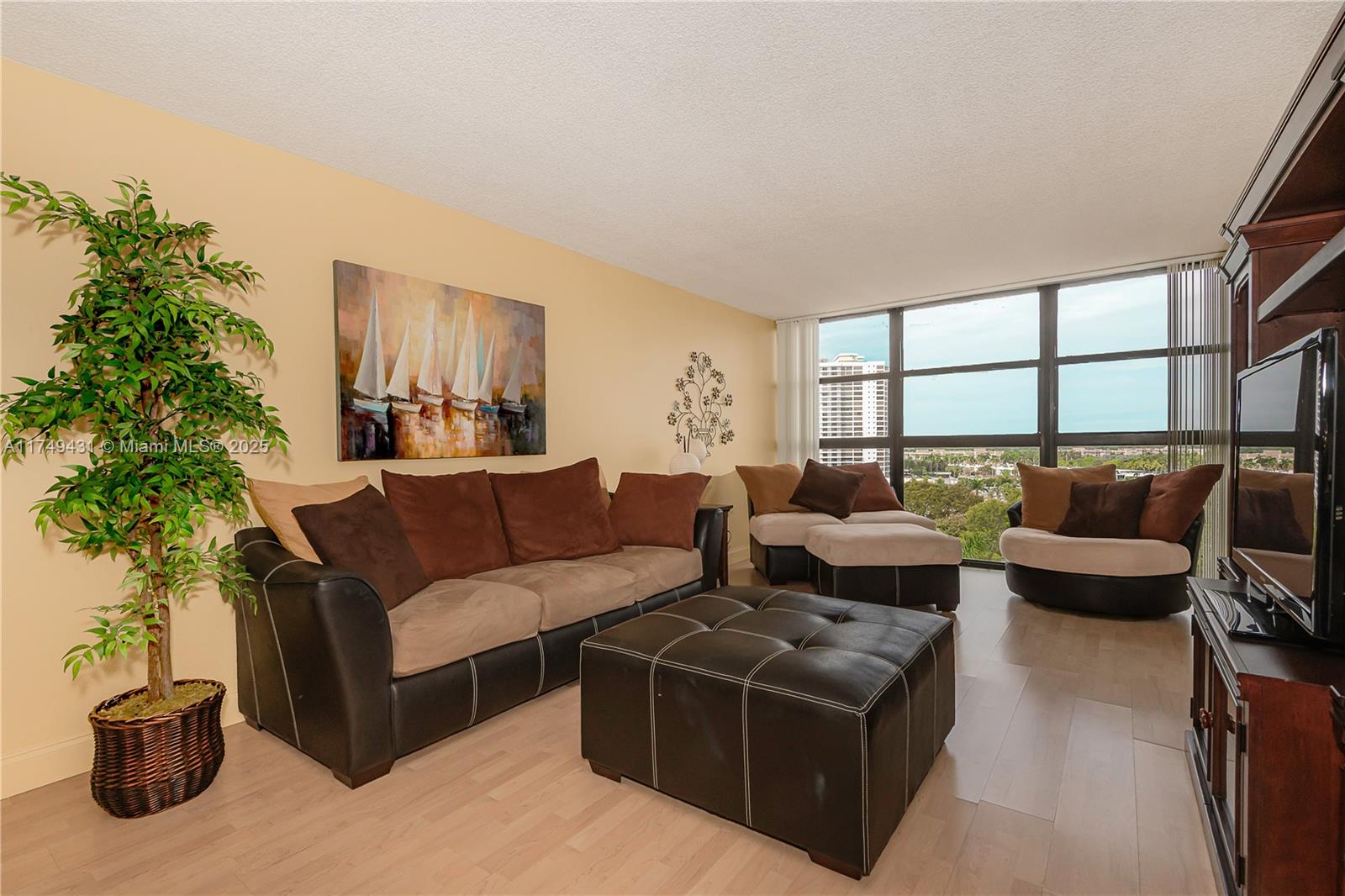 400 Leslie Dr #923, Hallandale Beach, Florida image 9