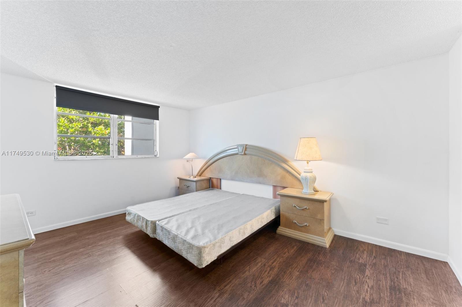 Listing Photo 12