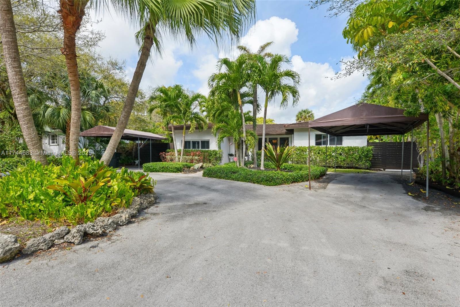 1785 NE 137th Ter, North Miami, Florida image 2