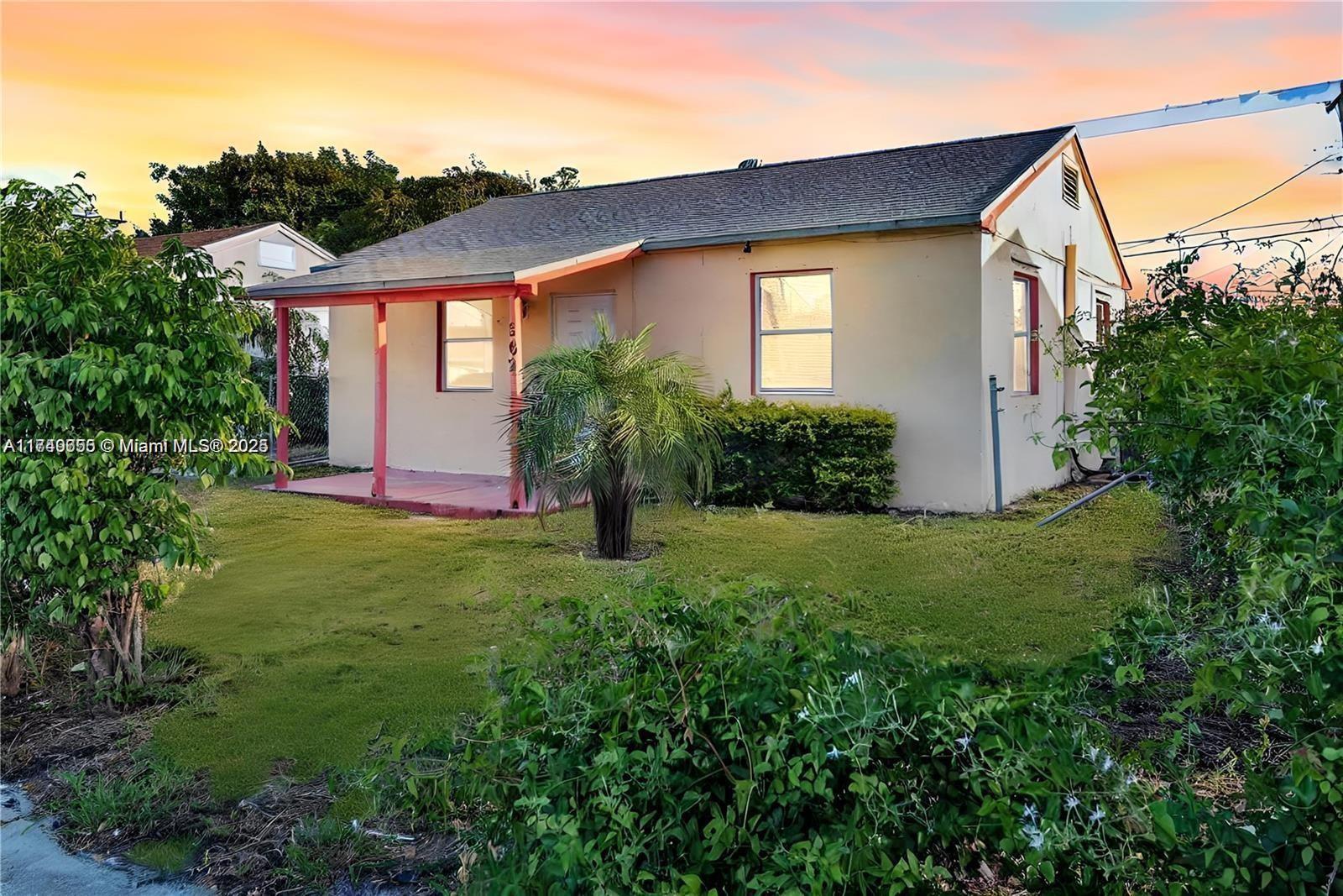 562 W 4th St, Riviera Beach, Florida image 2